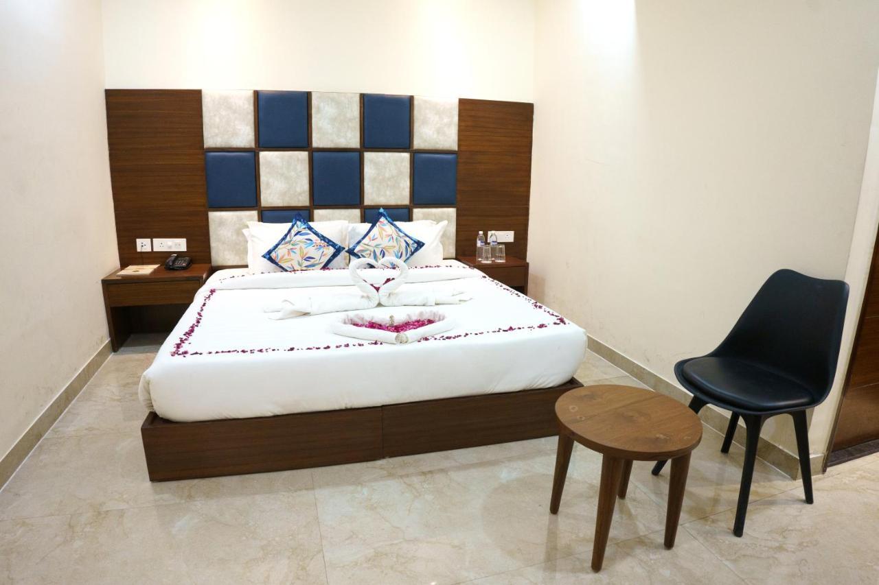 Hotel Vihaan Residency Zirakpur Екстер'єр фото